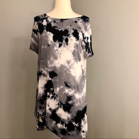 Time and Tru Tie Dye Top - Picture 2 of 11